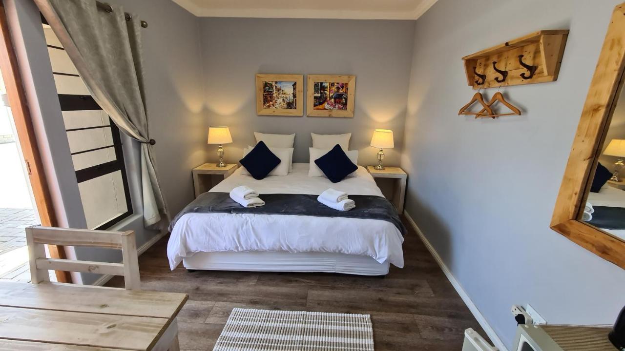 Tiende Laan Bed & Breakfast And Self-Catering วัลวิสเบย์ ภายนอก รูปภาพ