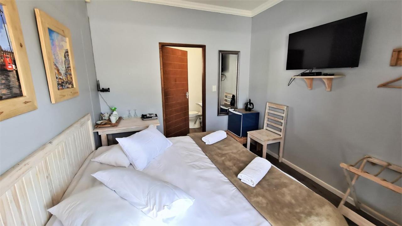 Tiende Laan Bed & Breakfast And Self-Catering วัลวิสเบย์ ภายนอก รูปภาพ