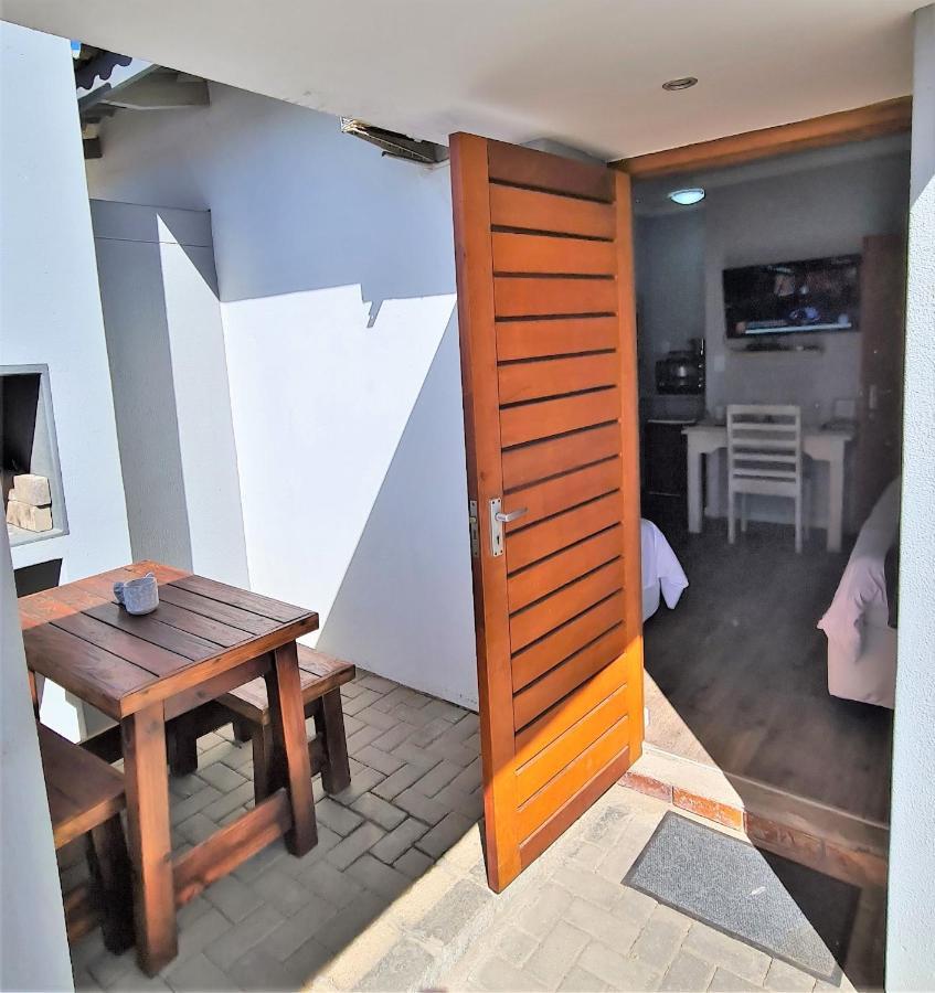 Tiende Laan Bed & Breakfast And Self-Catering วัลวิสเบย์ ภายนอก รูปภาพ