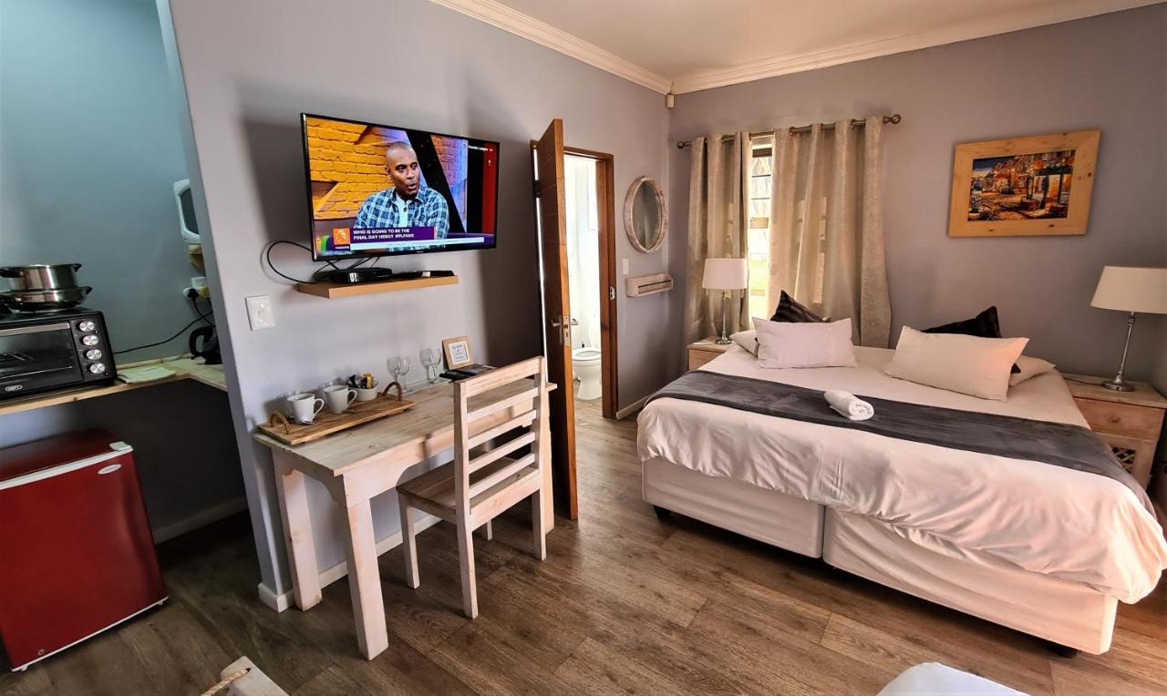 Tiende Laan Bed & Breakfast And Self-Catering วัลวิสเบย์ ภายนอก รูปภาพ
