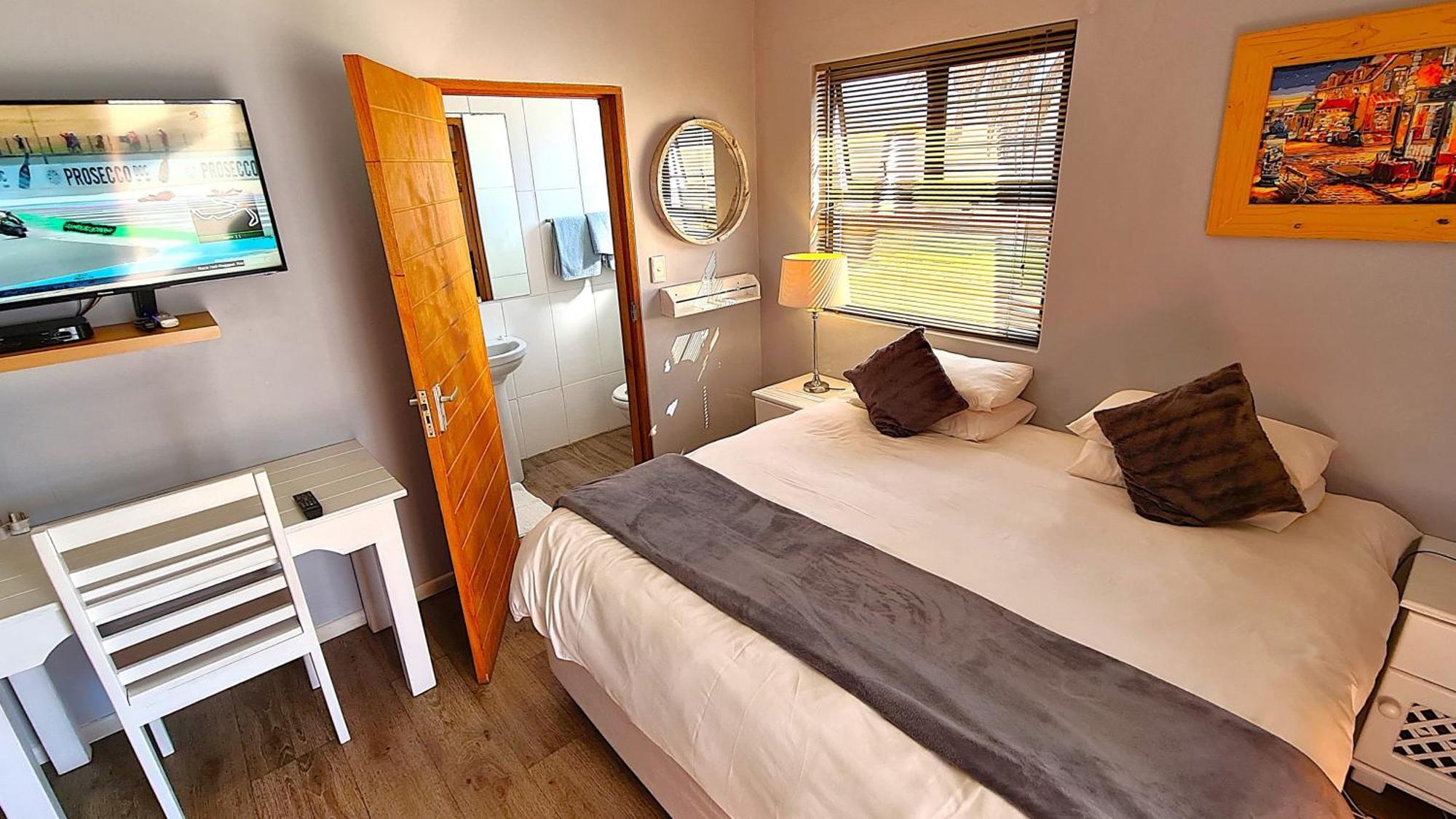 Tiende Laan Bed & Breakfast And Self-Catering วัลวิสเบย์ ภายนอก รูปภาพ