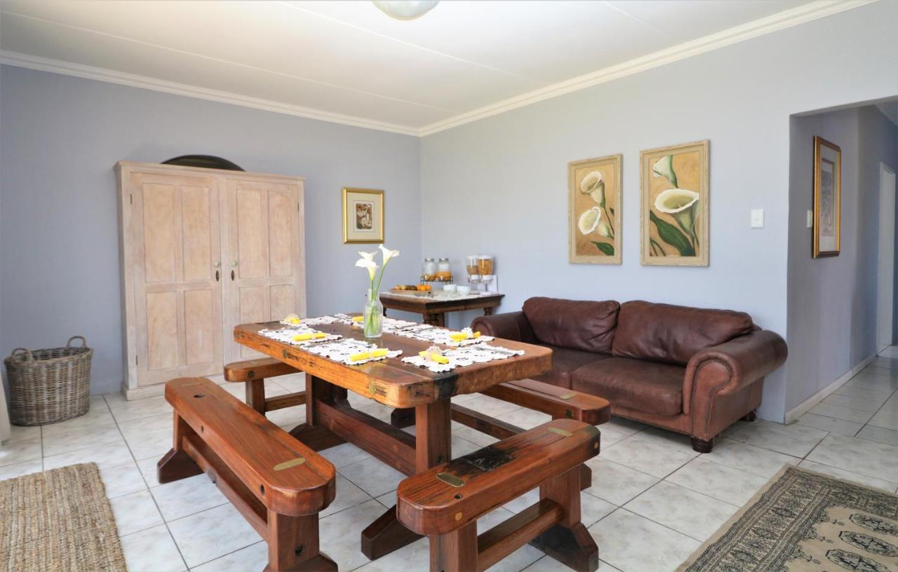 Tiende Laan Bed & Breakfast And Self-Catering วัลวิสเบย์ ภายนอก รูปภาพ