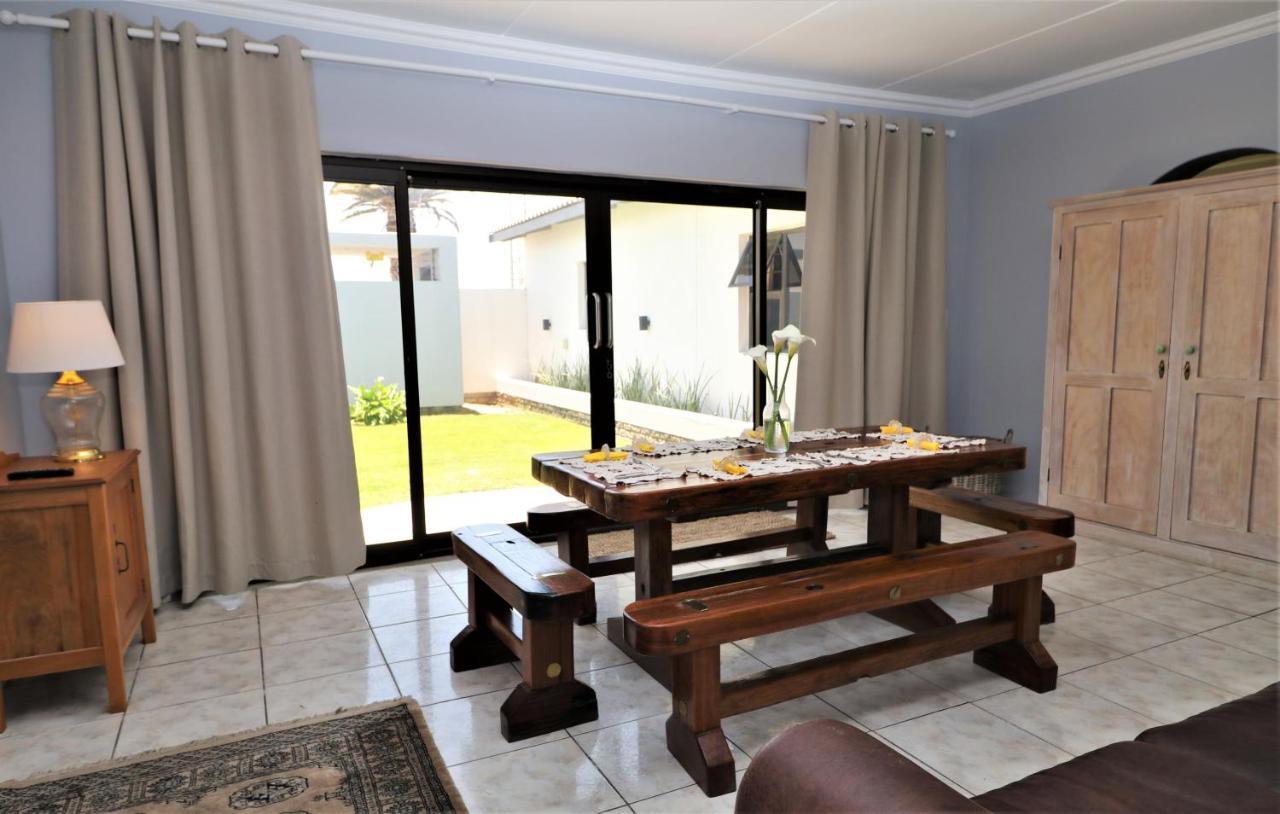 Tiende Laan Bed & Breakfast And Self-Catering วัลวิสเบย์ ภายนอก รูปภาพ