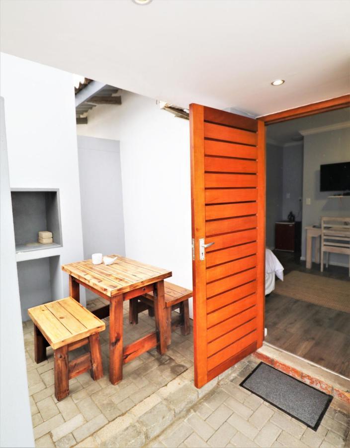 Tiende Laan Bed & Breakfast And Self-Catering วัลวิสเบย์ ภายนอก รูปภาพ