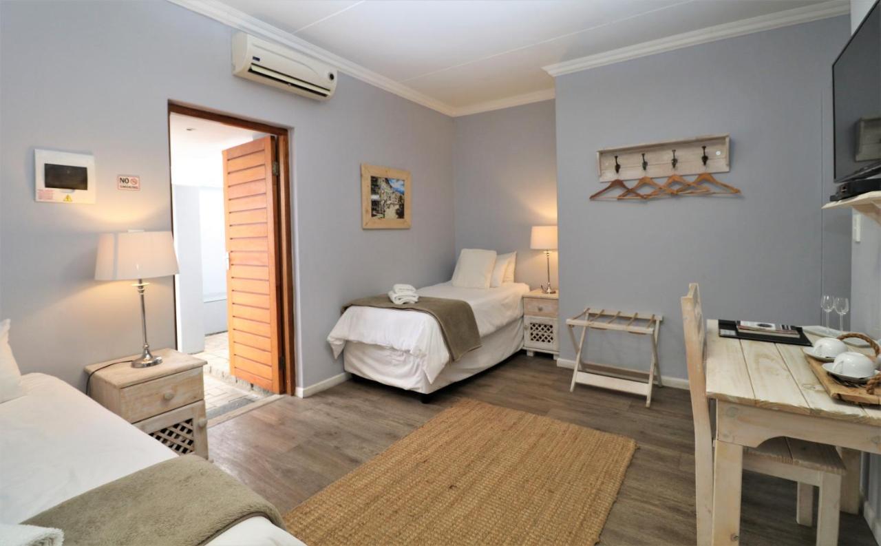 Tiende Laan Bed & Breakfast And Self-Catering วัลวิสเบย์ ภายนอก รูปภาพ
